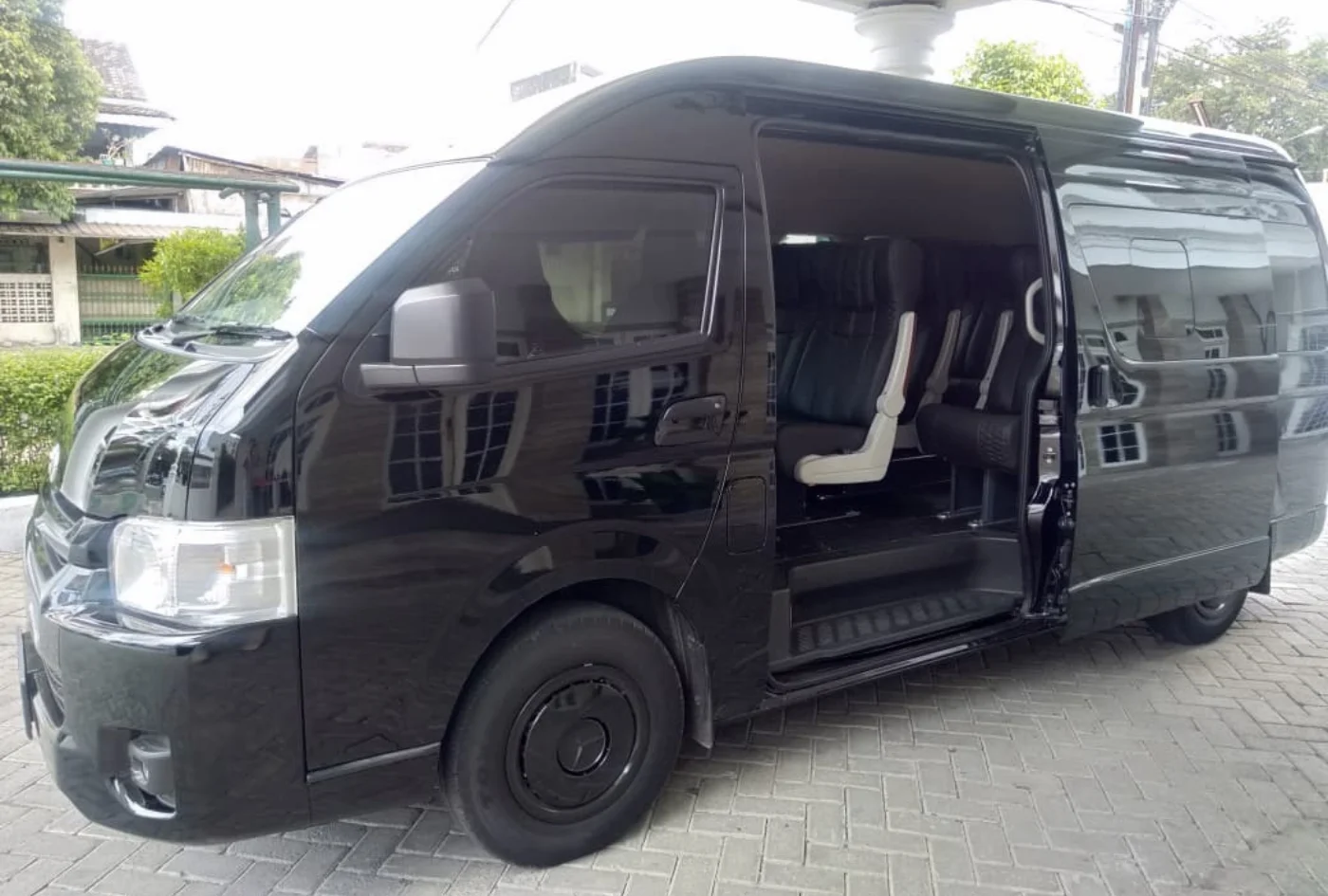 Hiace Commuter 15 Seat